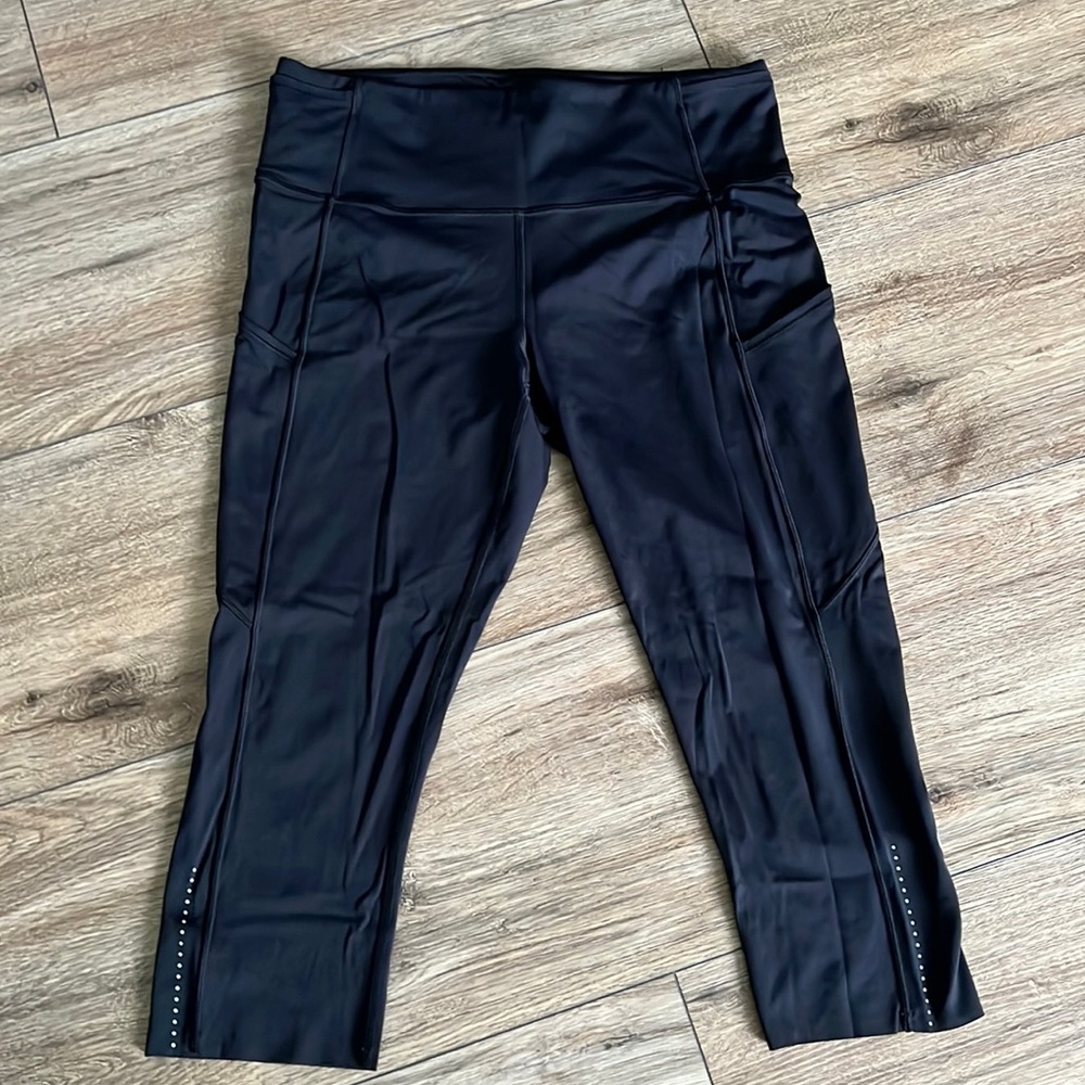 Lulelemon cropped black leggings